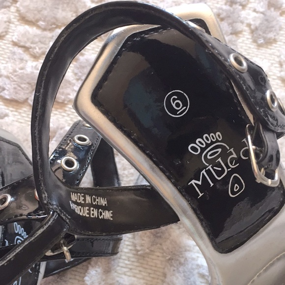 Mudd | Acrylic Faux Patent Platform Sandals - Picture 2 of 8